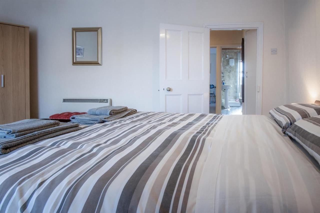 Dragons Den - 2 Bedroom Apartment - Tenby Eksteriør bilde