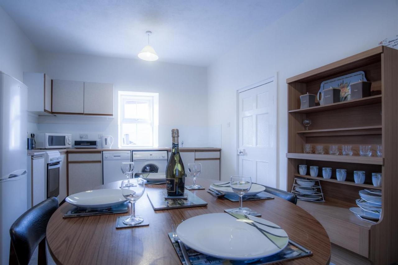 Dragons Den - 2 Bedroom Apartment - Tenby Eksteriør bilde