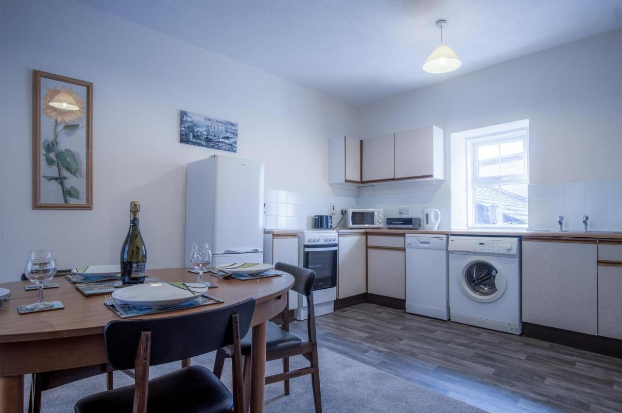 Dragons Den - 2 Bedroom Apartment - Tenby Eksteriør bilde