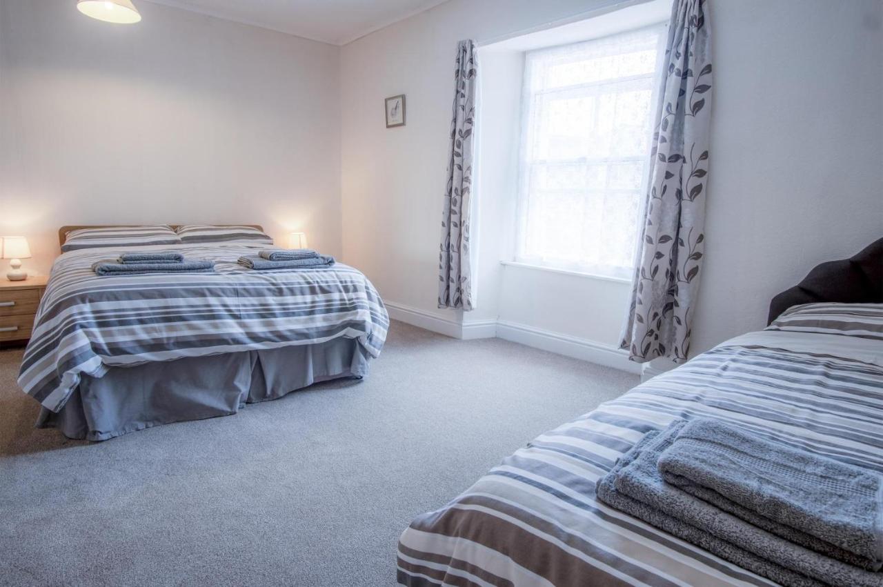 Dragons Den - 2 Bedroom Apartment - Tenby Eksteriør bilde